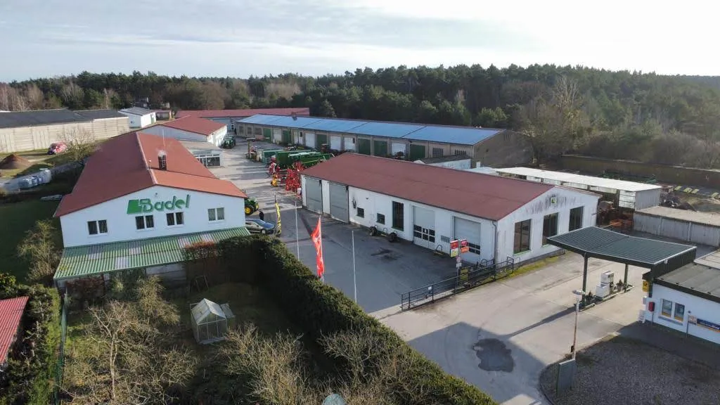 Luftaufnahme des LBadel-Betriebsgeländes in Badel